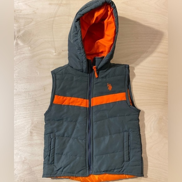 U.S. Polo Assn. Hooded Sleeveless Vest M(5/6) (HR) - Picture 5 of 10